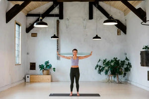 Blackroll Stretch Band, grün, Übung Rücken