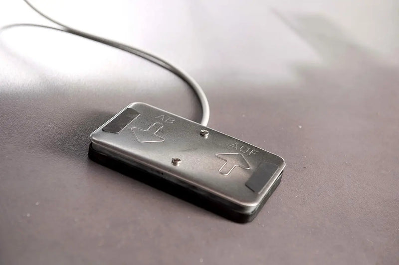 Falkner Sir Henry Massageliege aus Holz, Fußpedal