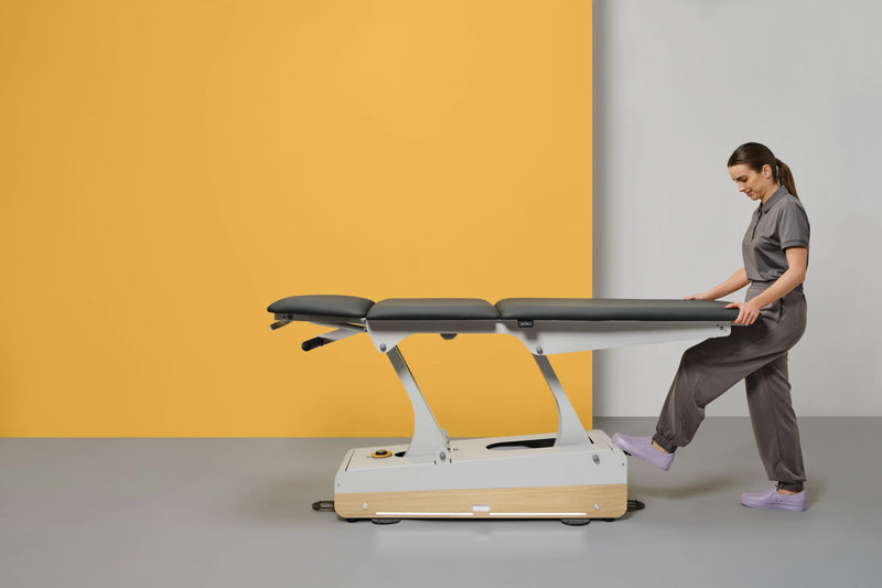 Naggura Swop 3 Pro Physio, elektrische Therapieliege, Ambiente Vollansicht