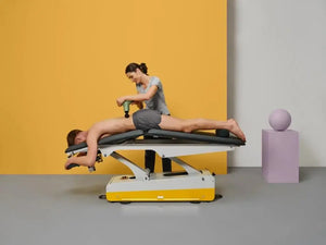 Naggura Swop 5 Physio, elektrische Therapieliege, Seitenansicht Cifosis Ambiente