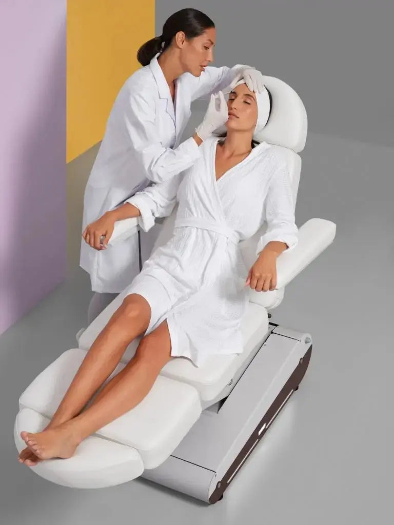 Naggura Swop B4 Pro Beauty Kosmetikliege, Seitenansicht mit Klient Wellness