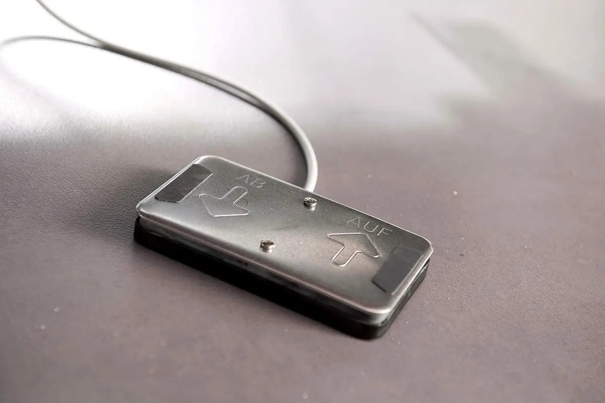 Falkner Sir Henry Massageliege aus Holz, Fußpedal