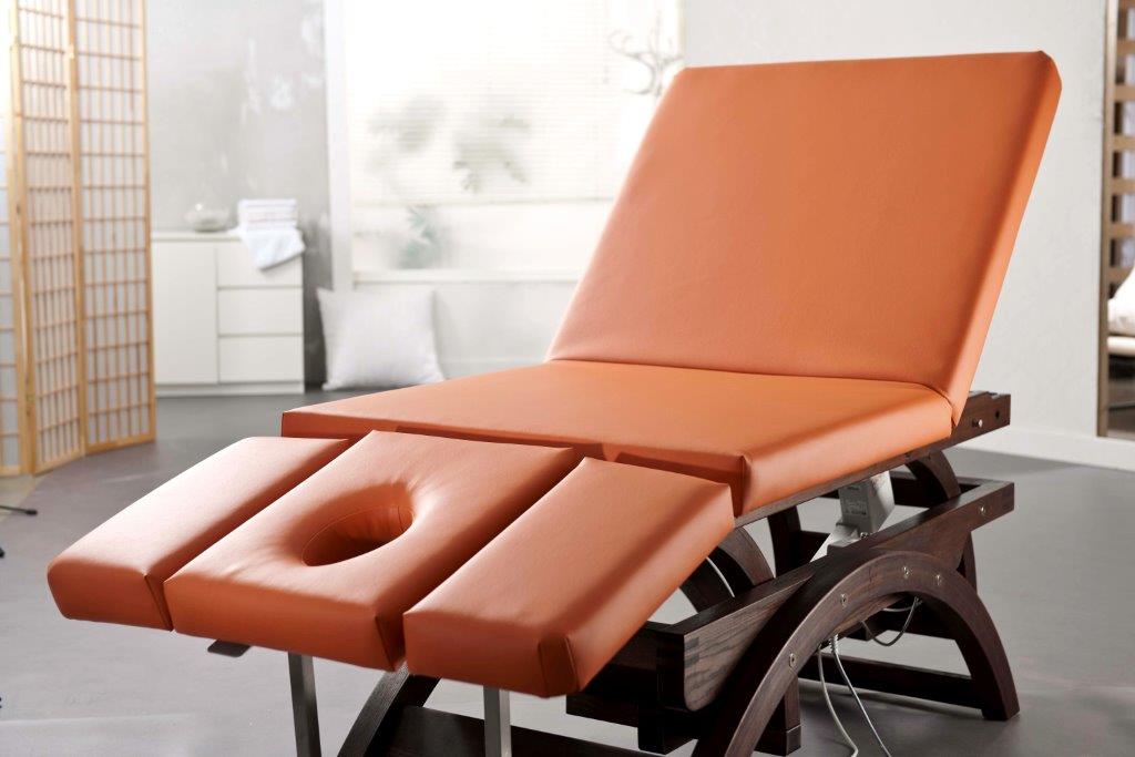 Falkner Sir Henry Massageliege aus Holz, Oberfläche gebeizt, Vollansicht