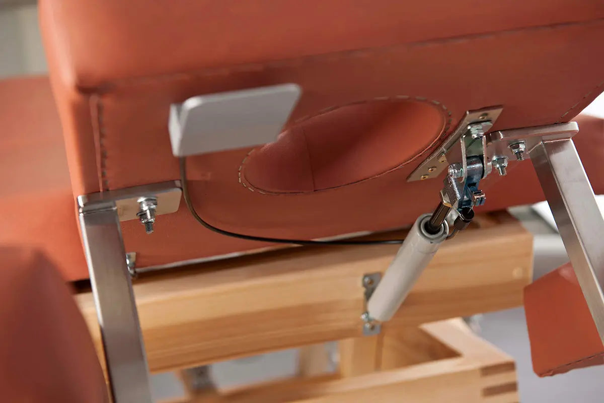 Falkner Sir Henry Massageliege aus Holz, Oberfläche Natur, Kopfteil Detailansicht