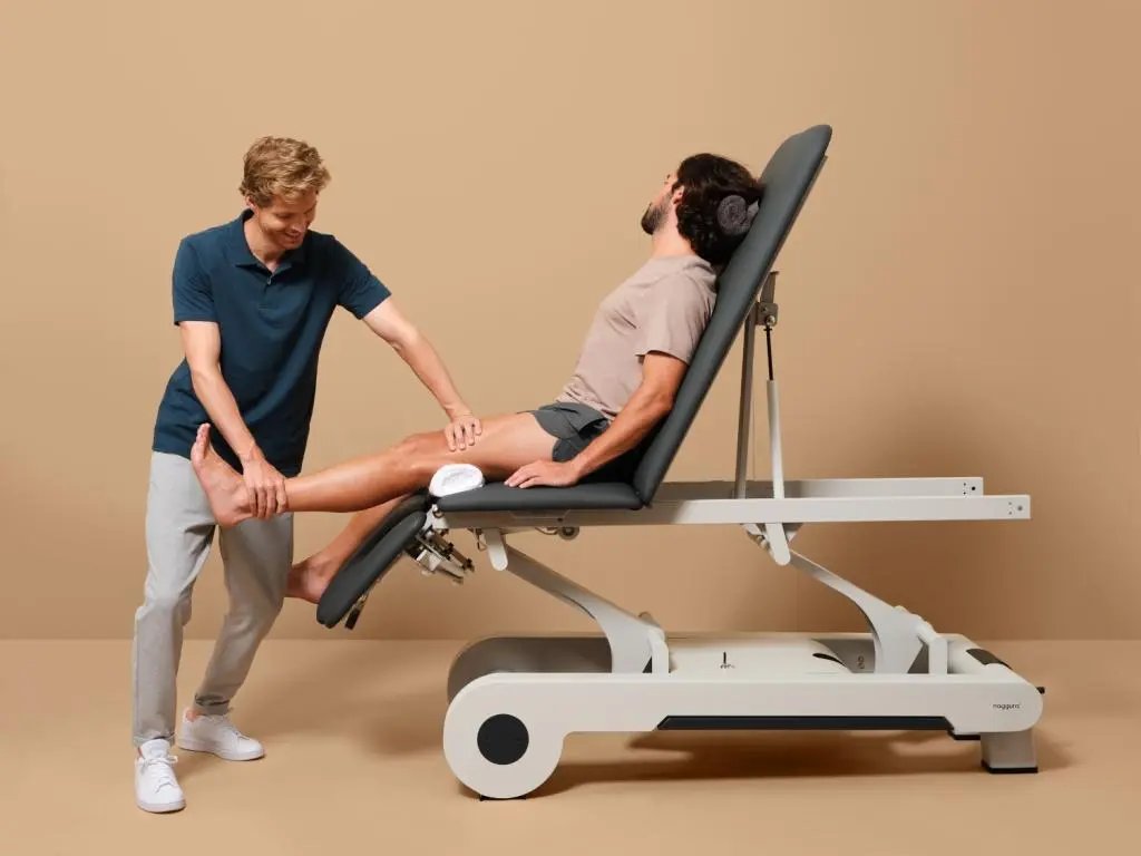 Naggura Nrun5, elektrische Therapieliege, Sitzposition